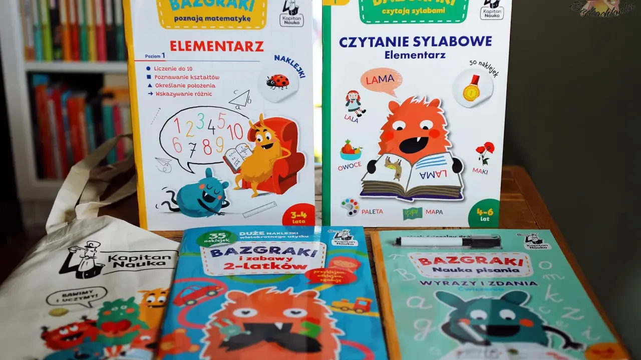Kolorowe książeczki i torba z serii "Bazgraki" zachęcają do nauki przez zabawę. To świetne ćwiczenia literek i matematyki dla najmłodszych.