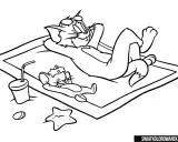 Tom i Jerry kolorowanka: Tom w okularach przeciwsłonecznych wyleguje się na ręczniku, a Jerry leży obok.