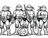Cztery Żółwie Ninja gotowe do walki, z dynią na Halloween. Idealna żółwie ninja kolorowanka dla fanów!