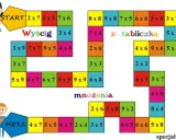 Plansza do gry "Wyścig z tabliczką mnożenia do 30". Dzieci rozwiązują przykłady, by dotrzeć do mety.