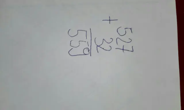 Dodawanie pisemne: 527 + 32 = 559. Wynik jest poprawny.
